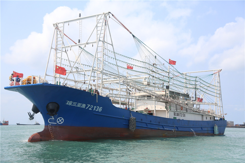 灯光罩网船（58.85m）